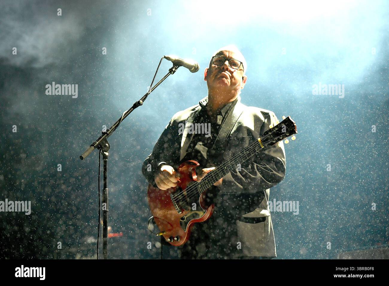 Quebec City, Canada. 10 luglio 2025. Black Francis of the Pixies si esibisce al Festival d'été de Québec il 10 luglio 2025 a Quebec City, Quebec. Foto: Casey Flanigan /Sipa USA credito: SIPA USA/Alamy Live News Foto Stock