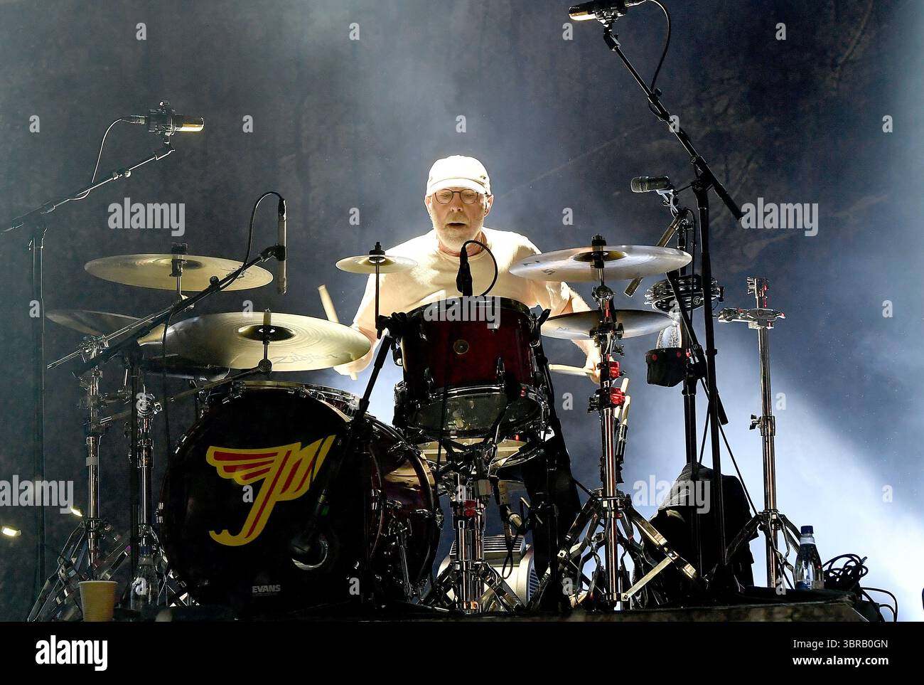 Quebec City, Canada. 10 luglio 2025. David Lovering dei Pixies si esibisce al Festival d'été de Québec il 10 luglio 2025 a Quebec City, Quebec. Foto: Casey Flanigan /Sipa USA credito: SIPA USA/Alamy Live News Foto Stock