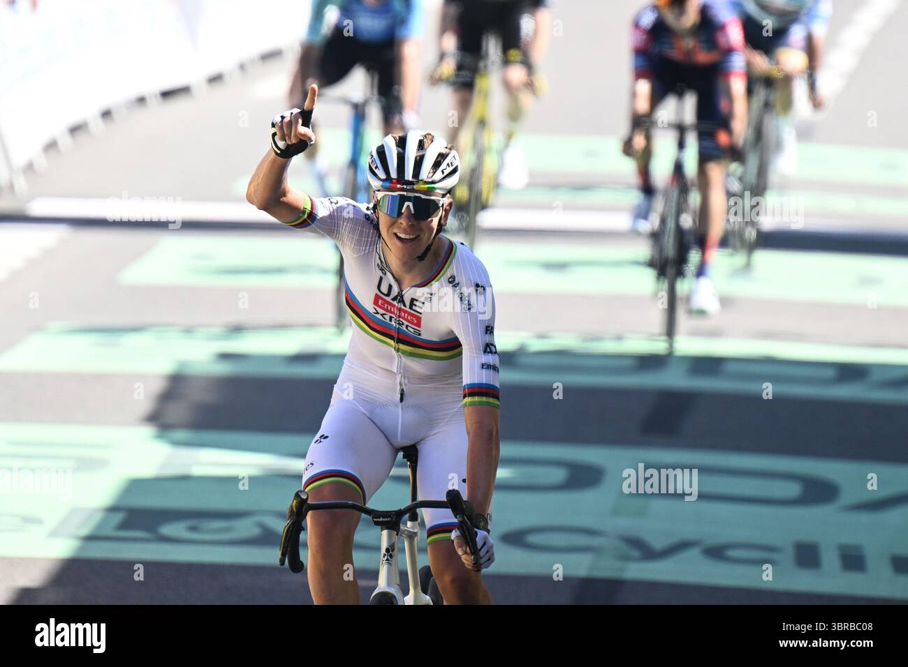 Tour de France 2025 tappa 7 11 luglio Mur de Bretagne tappa finale vinta dal campione del mondo Tadej Pogacar Foto Stock