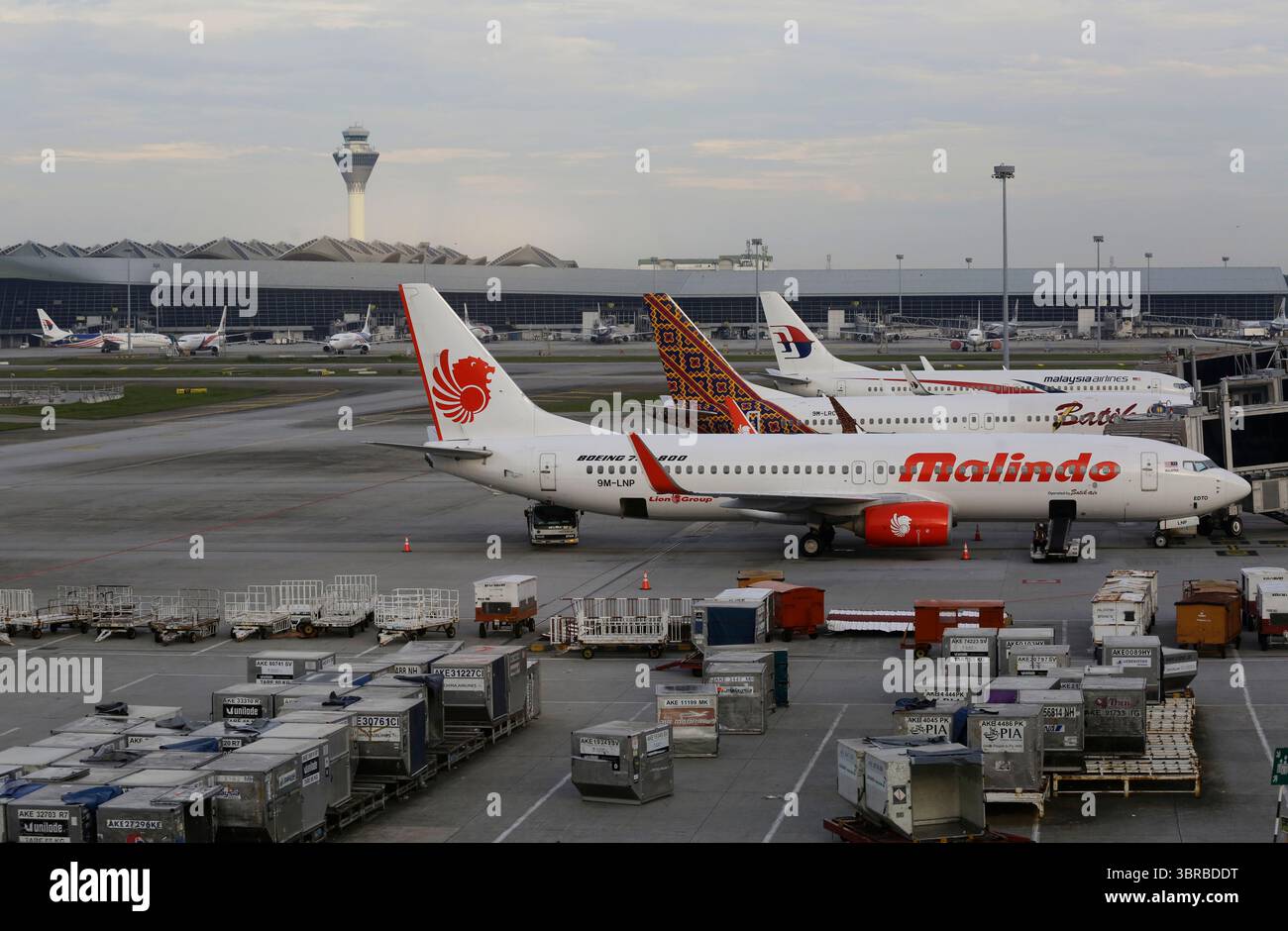 Kuala Lumpur, Malesia - 6 dicembre 2022: Aeromobili da Batik Malindo Airlines all'aeroporto internazionale KLIA. Foto Stock