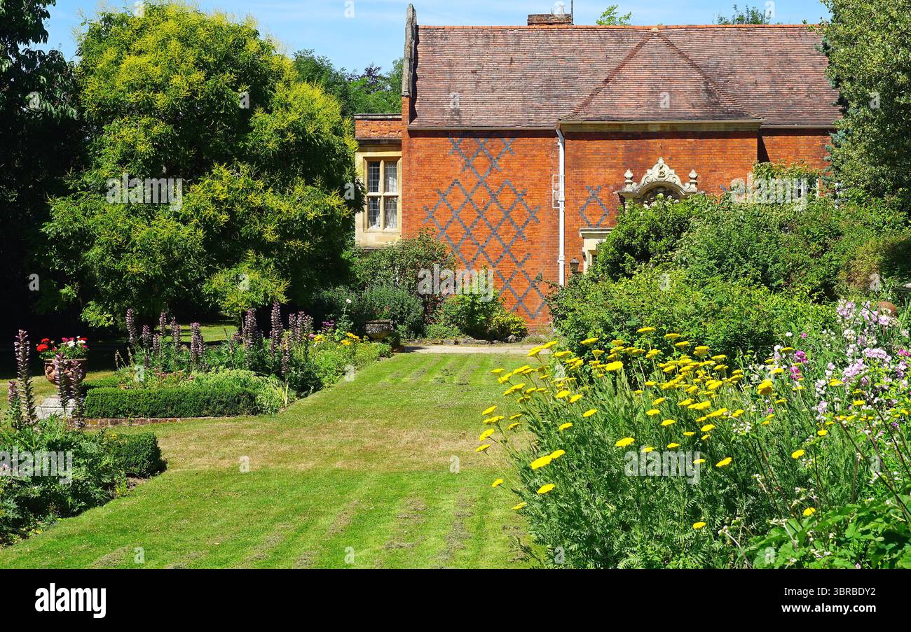 Warwick House e i giardini di Easton Lodge Foto Stock