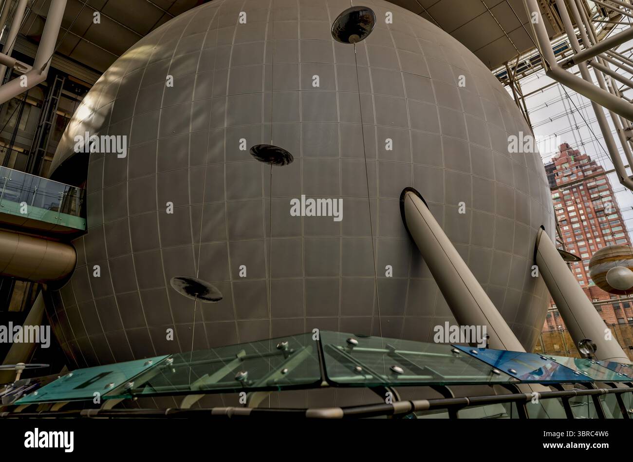 New York, New York - 17 febbraio 2022: Interni ed esposizioni del planetario Hayden a New York Foto Stock