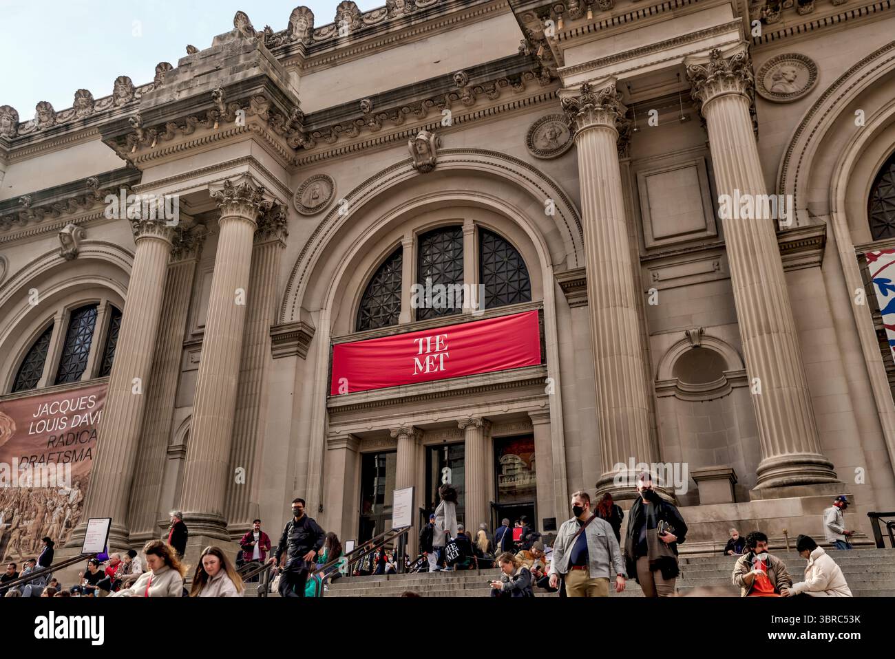 New York, New York - 17 febbraio 2022 segnaletica esterna del Metropolitan Museum of Art di New York Foto Stock