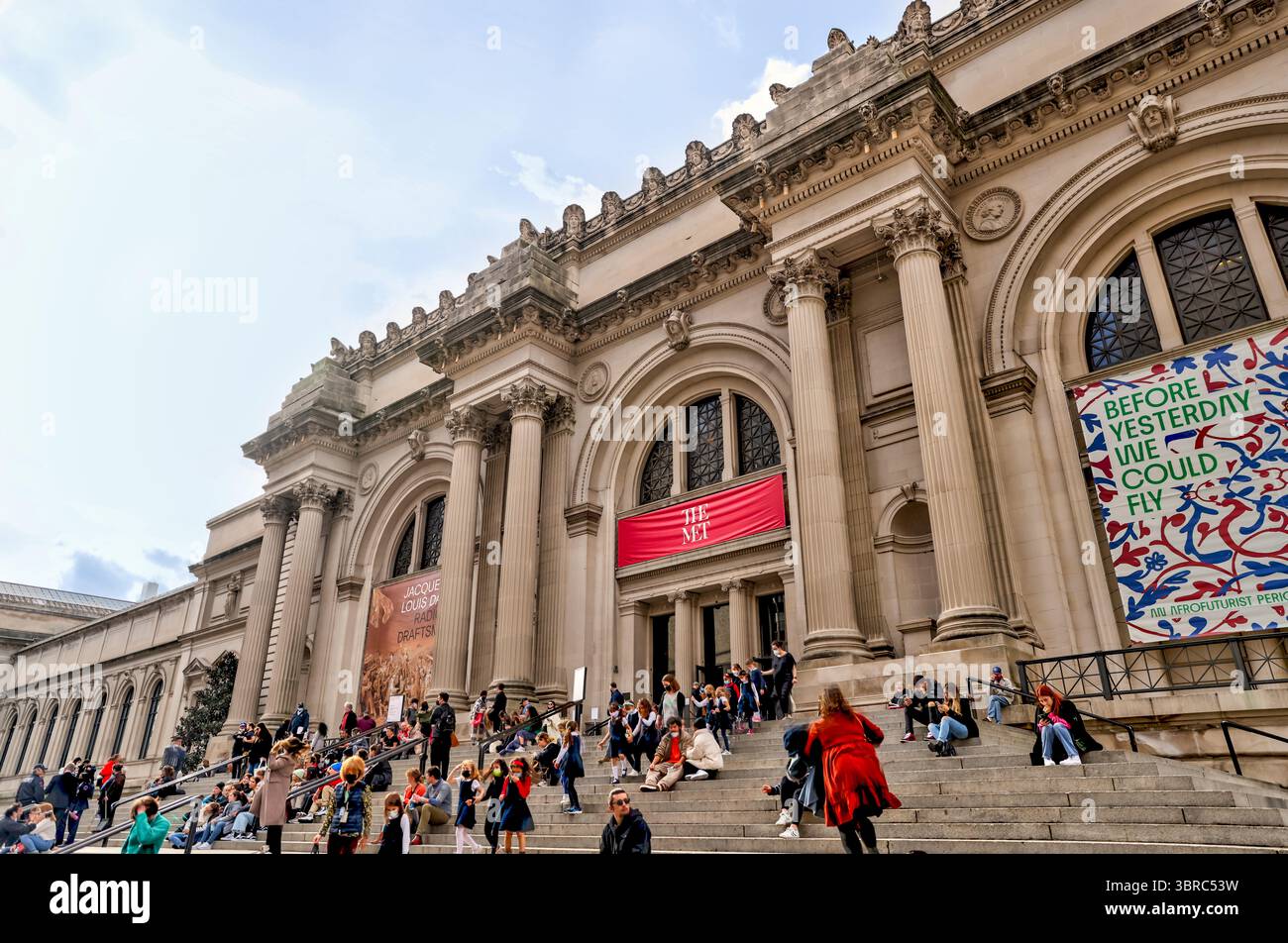 New York, New York - 17 febbraio 2022 segnaletica esterna del Metropolitan Museum of Art di New York Foto Stock