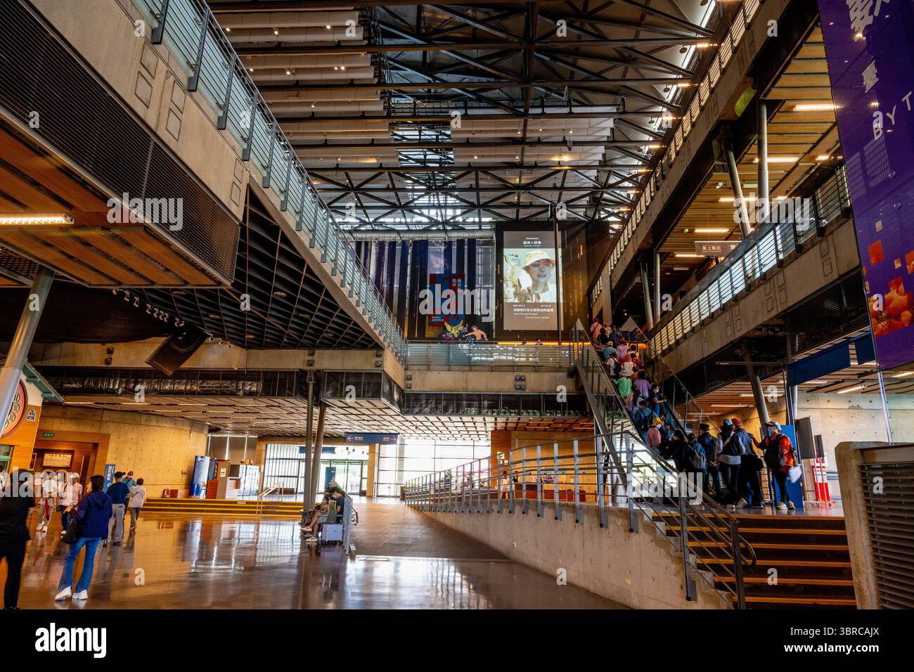 Tainan, Taiwan - 29 giugno 2025: Vista esterna e interna del Museo Nazionale della storia di Taiwan, con il suo design architettonico moderno e spa Foto Stock
