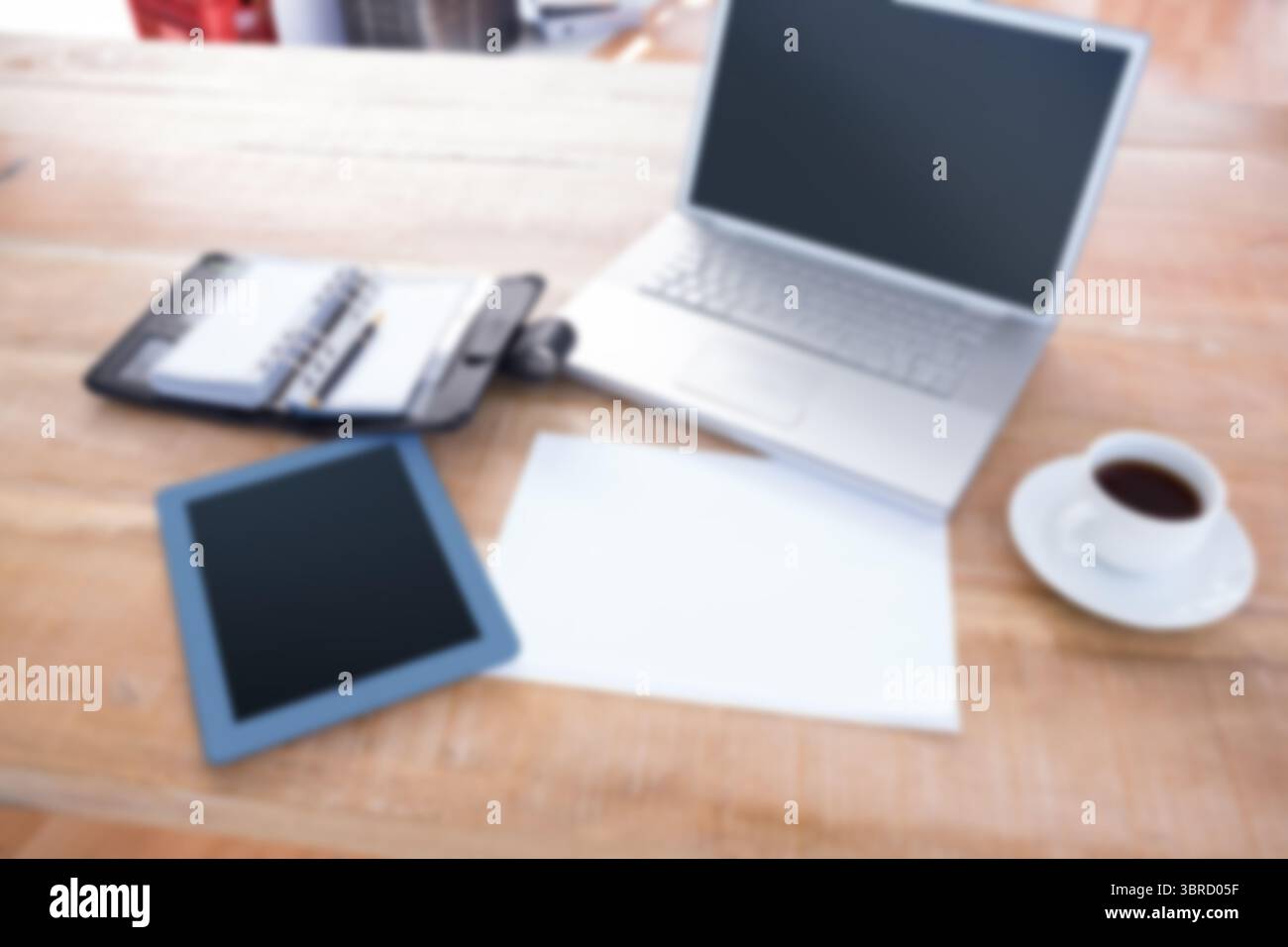 Notebook con tablet digitale sul tavolo Foto Stock