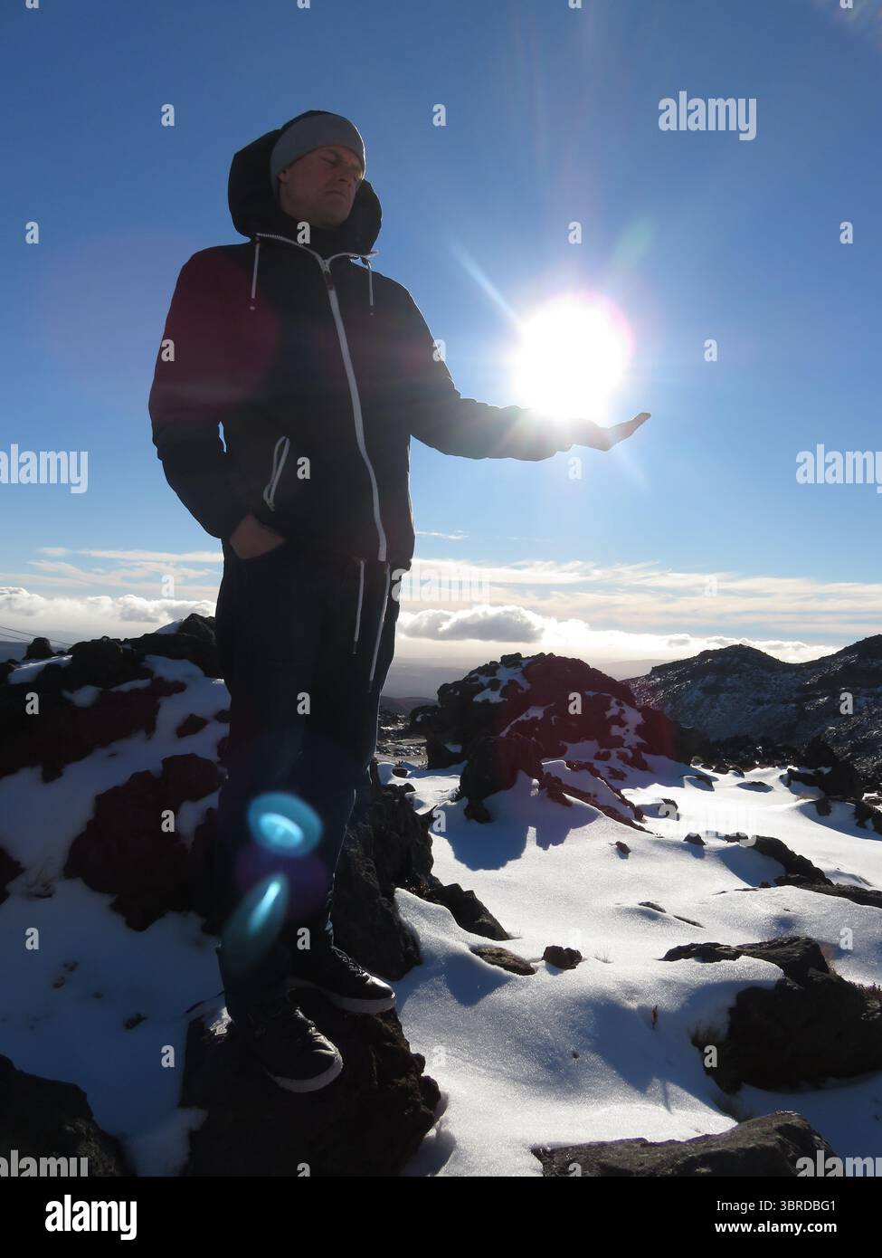 In cima al mondo, tenere il sole, un sogno invernale sul Parco Nazionale del Tongariro del Monte Ruapehu Foto Stock