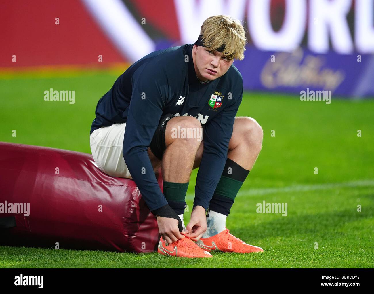Henry Pollock dei British and Irish Lions si sta riscaldando prima della partita del Qatar Airways Lions Tour 2025 all'Adelaide Oval, Australia. Data foto: Sabato 12 luglio 2025. Foto Stock