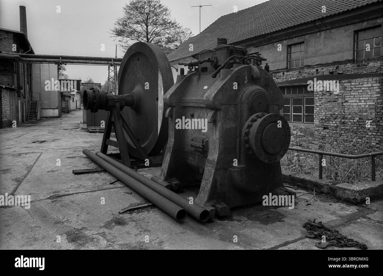 Germania, Finow, 11 maggio 1992, Eberswalde-Finow, macchina, fabbrica in disuso Foto Stock Germania, Finow, 11 maggio 1992, Eberswalde-Finow, macchina, fabbrica in disuso Foto Stock