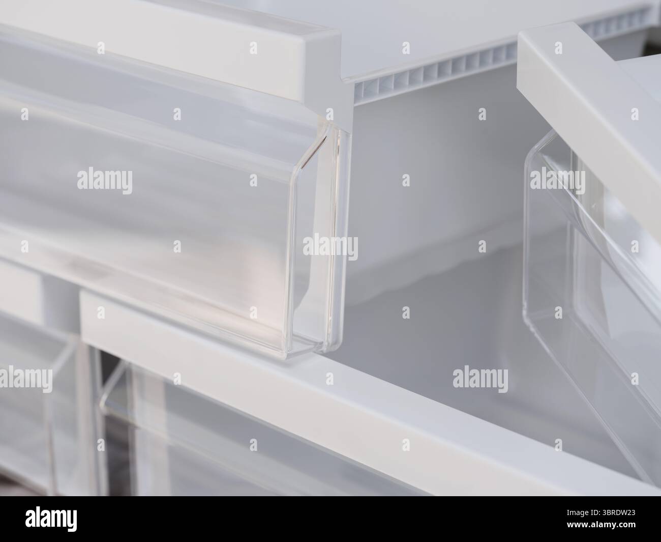 Pila di cassetti del frigorifero. Primo piano. Foto Stock