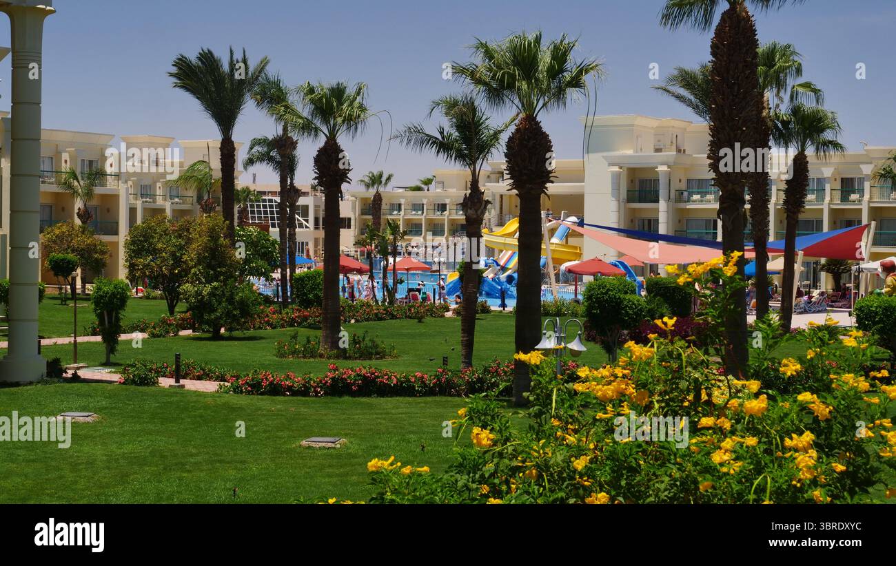 I terreni dello Swiss Inn Resort hotel a Hurghada, Egitto Foto Stock