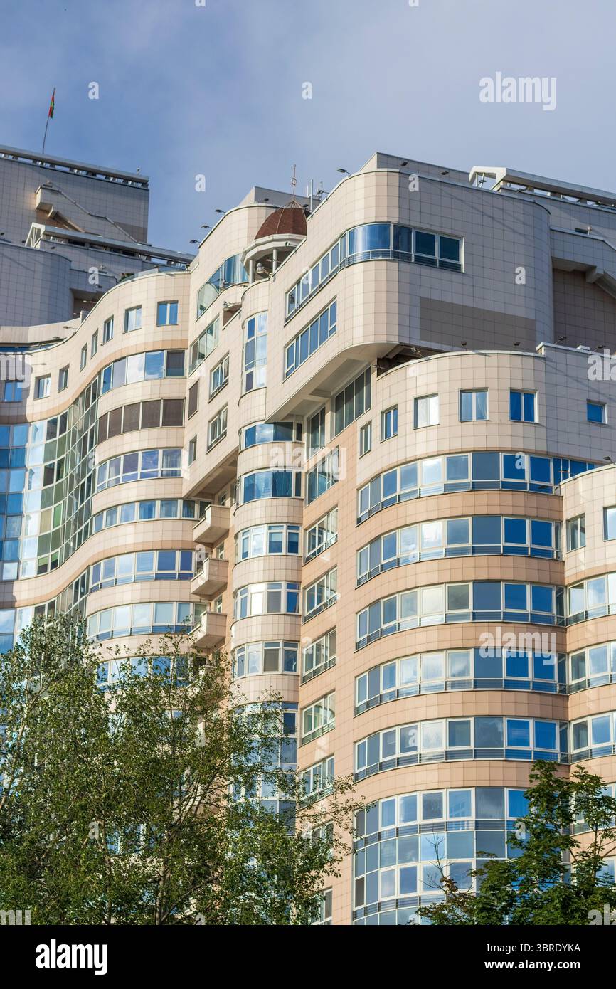 Facciata dell'edificio urbano e moderno Foto Stock