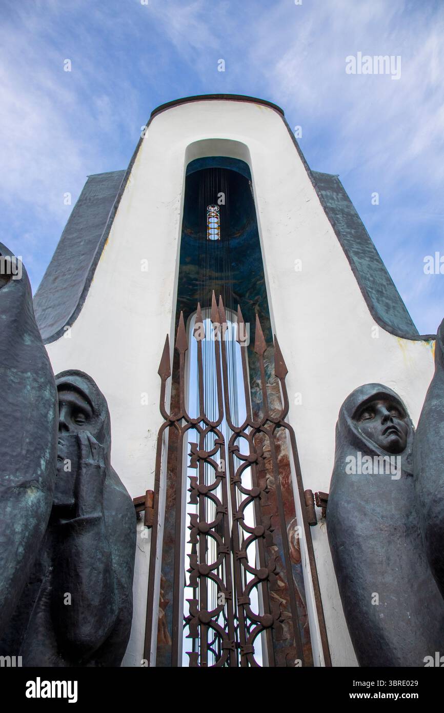 07.07.2025- Minsk, Bielorussia - il complesso commemorativo dell'Isola delle lacrime dedicato ai soldati bielorussi morti durante la guerra sovietico-afghana. Foto Stock