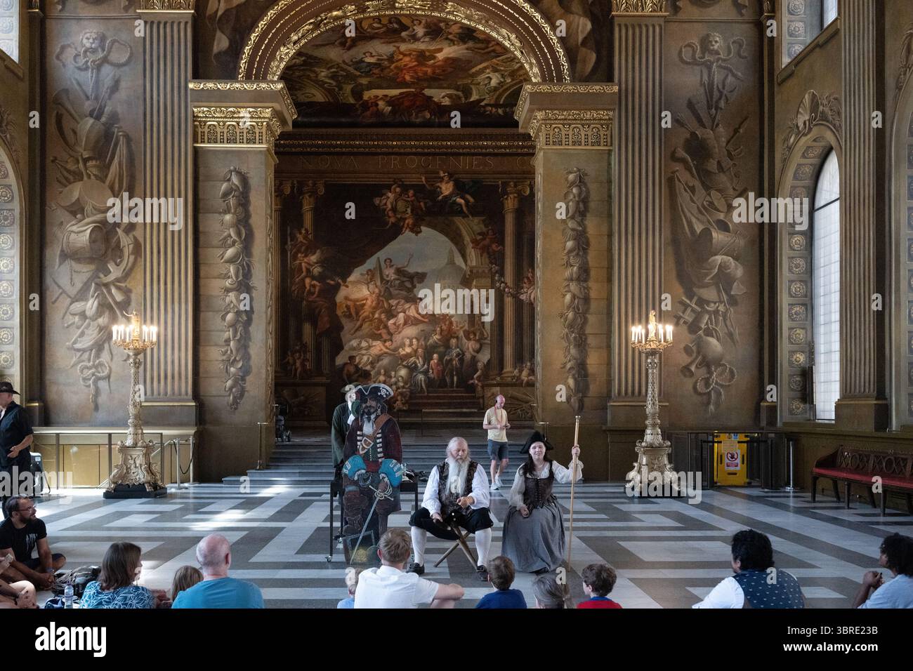 Londra, Regno Unito, 12 luglio 2025, i Pirati sciamano l'Old Royal Naval College per un fine settimana di Golden Age of Pirracy che termina il 13 luglio. Dai miti dei pirati nella sala dipinta a una dimostrazione di spada del XVIII secolo e molta musica da Green Matthews., Andrew Lalchan Photography/Alamy Live News Foto Stock