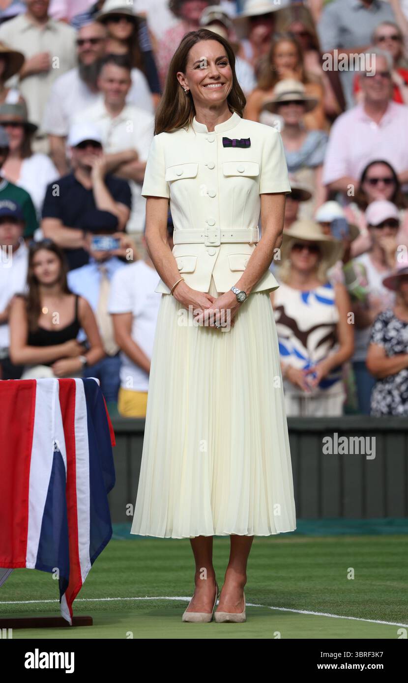 Londra, Regno Unito. 12 luglio 2025. Catherine, Principessa di Galles, attende di premiare il trofeo delle vincitrici ai Campionati di Wimbledon 2025 per la finale femminile di Londra, sabato 12 luglio 2025. Foto di Hugo Philpott/UPI credito: UPI/Alamy Live News Foto Stock