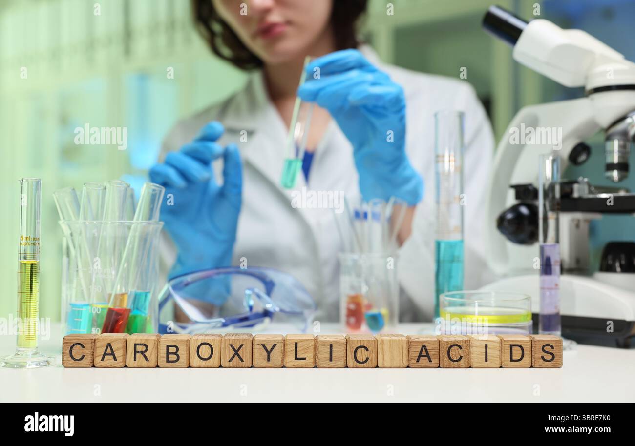 Ricerca completa in laboratorio sugli acidi carbossilici e sulle loro applicazioni in biochimica Foto Stock