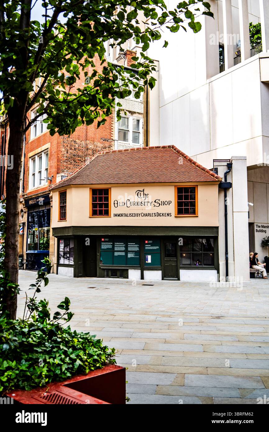 Esterno dell'Old Curiosity Shop in Portsmouth Street, Londra, notoriamente legato a Charles Dickens e al suo omonimo romanzo del 1841, a Londra, Regno Unito Foto Stock