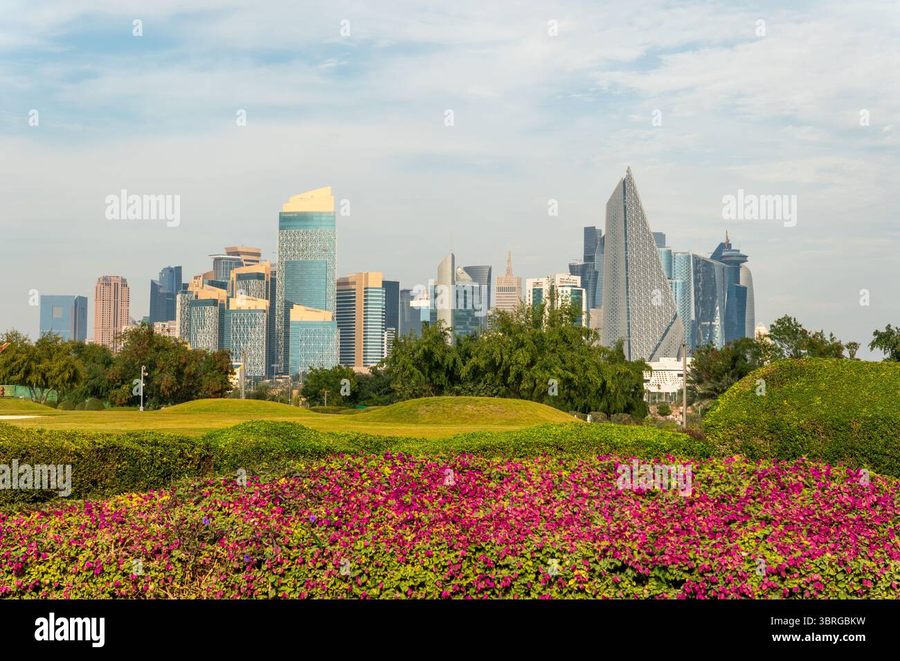 Splendida vista del centro di Doha dal Parco al Bidda di Doha, Qatar Foto Stock