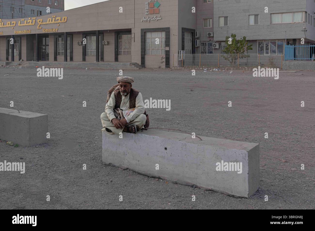 Rifugiati afghani e richiedenti asilo espulsi dall'Iran dopo la guerra Iran/Israele Foto Stock