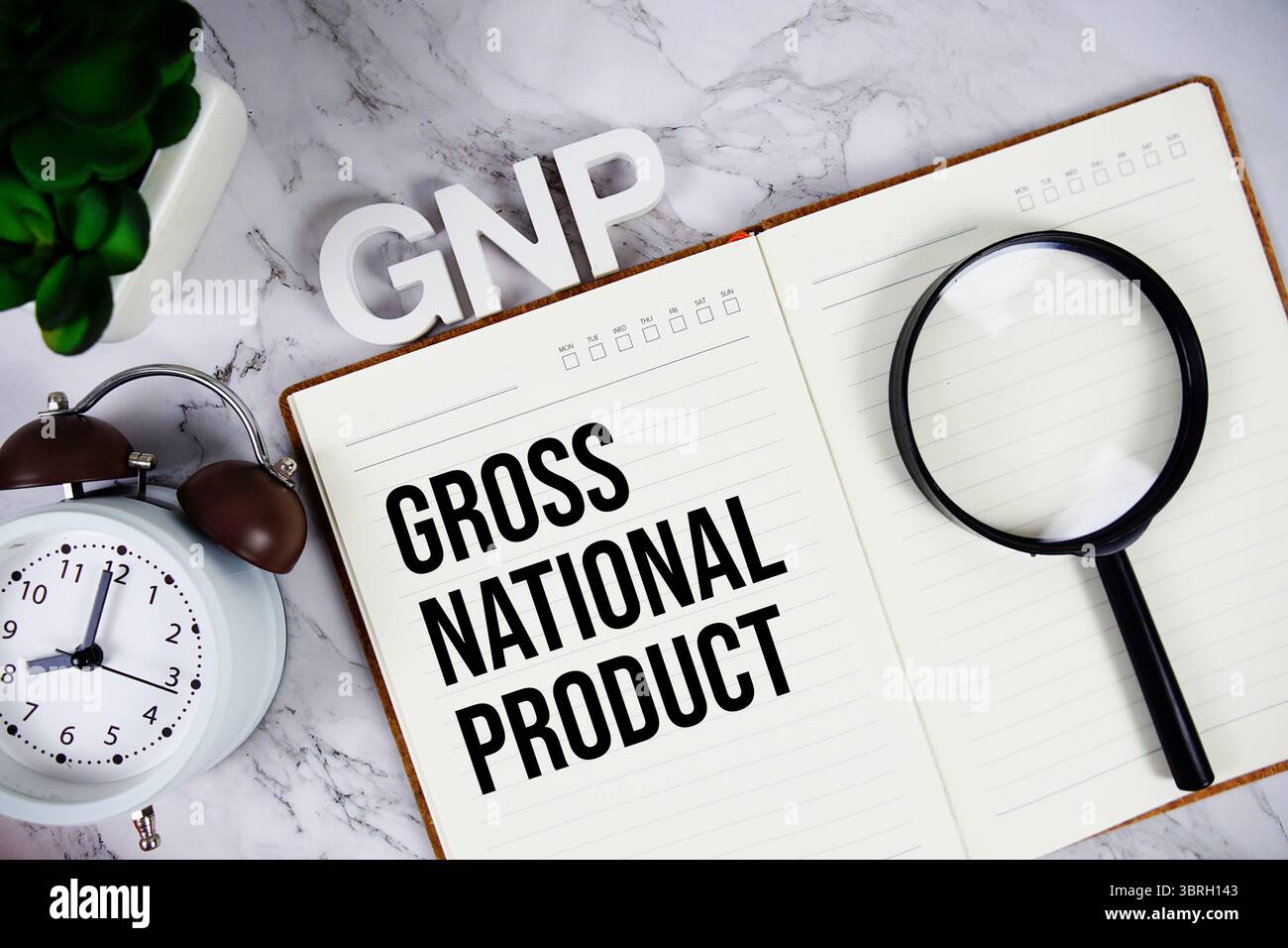 GNP - Gross National Product Acronym on notepad, Business Concept background Foto Stock