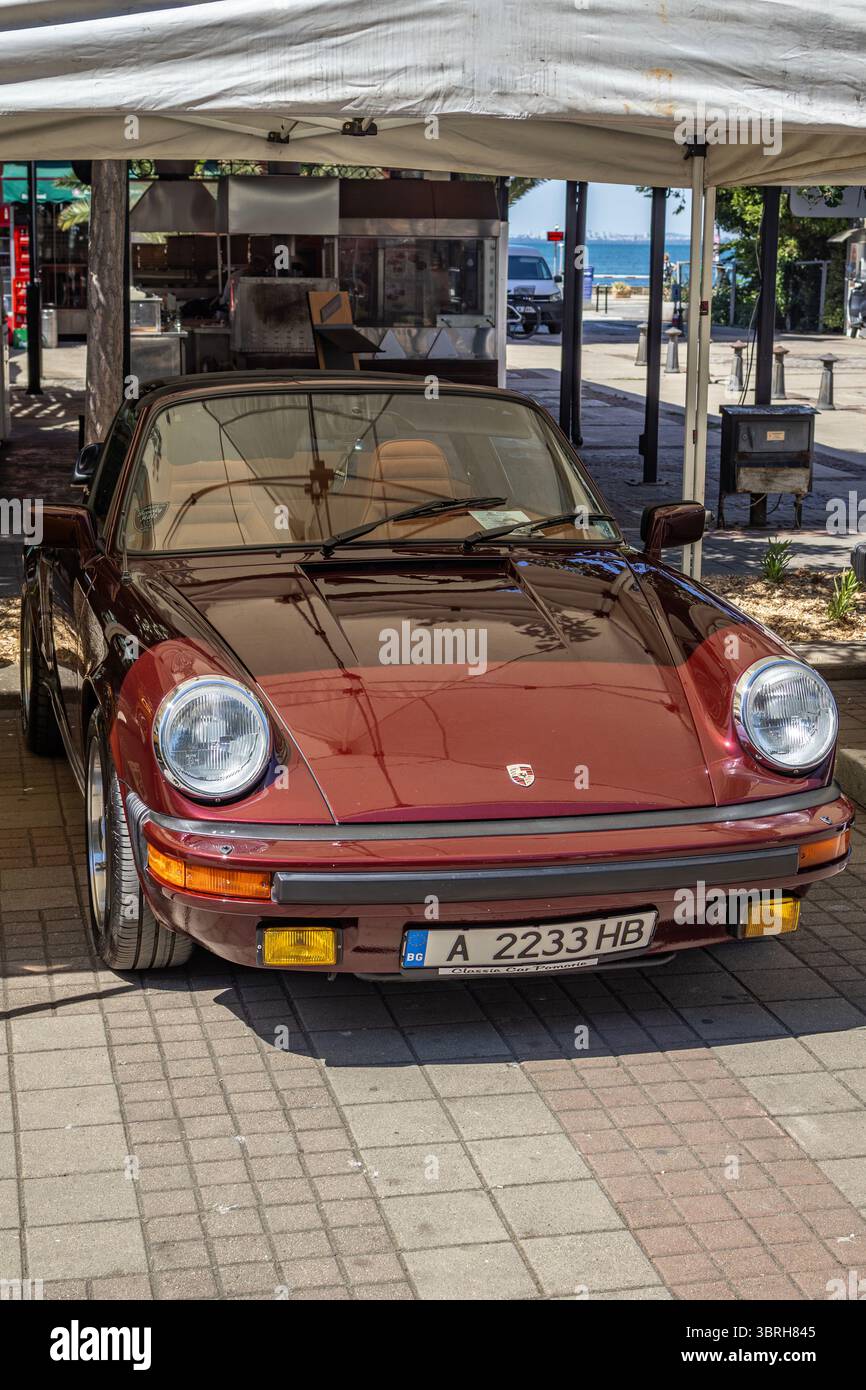 Pomerie, Burgas, Bulgaria - 12 luglio 2025: Retro Porsche 911 sull'evento auto d'epoca a Pomorie, Burgas, Bulgaria Foto Stock