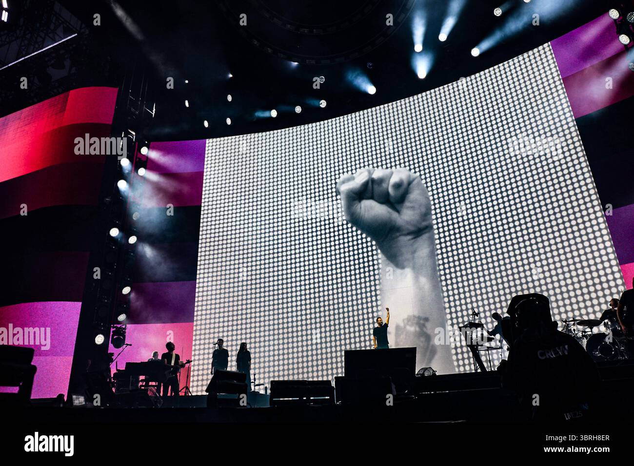 Concerto di musica - CREMONINI - STADIO OLIMPICO TORINO la cantante italiana Cremonini durante il concerto a Torino durante CREMONINI - STADIO OLIMPICO TORINO, Concerto di musica a TORINO , Italia, 12 luglio 2025 TORINO STADIO OLIMPICO GRANDE TORINO Italia Copyright: XRenataxRoattinox/xLiveMediax LPM_1956456 Foto Stock
