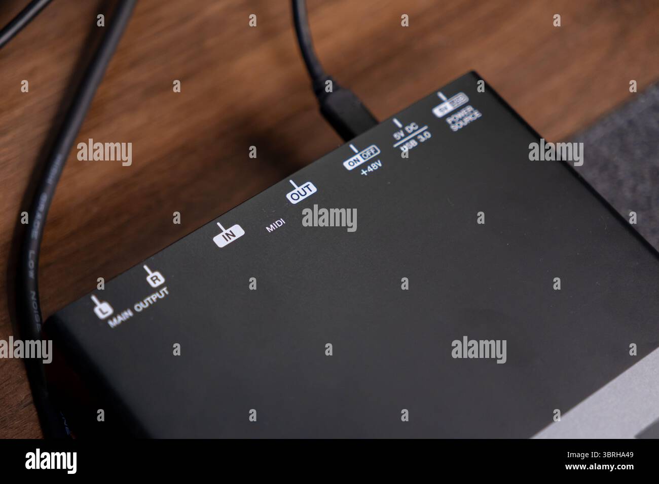 DIVISORE DI SEGNALI TV/DVB 1 INGRESSO E 2 USCITE