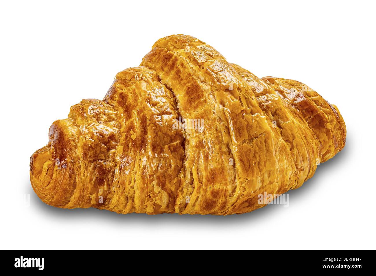 Croisant francese dorato appena sfornato, isolato su sfondo bianco con sentiero di ritaglio, vista laterale Foto Stock