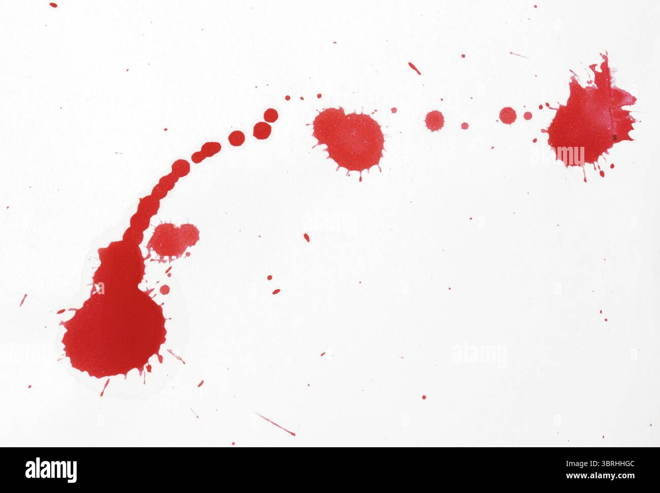 Schizzi di sangue. Macchie rosse di acquerello spruzzi di sangue realistici per Halloween Drop of Blood Foto Stock