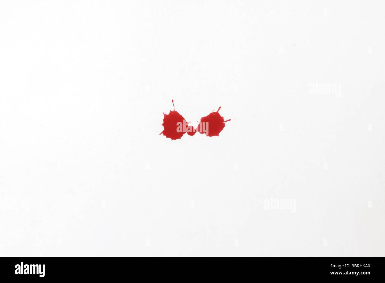 Schizzi di sangue. Macchie rosse di acquerello spruzzi di sangue realistici per Halloween Drop of Blood Foto Stock