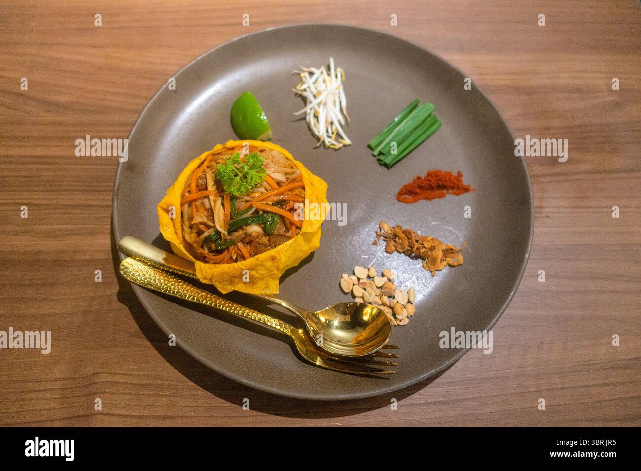 I piatti vegetariani, sapientemente presentati dagli chef, sono molto accattivanti e deliziosi. Foto Stock