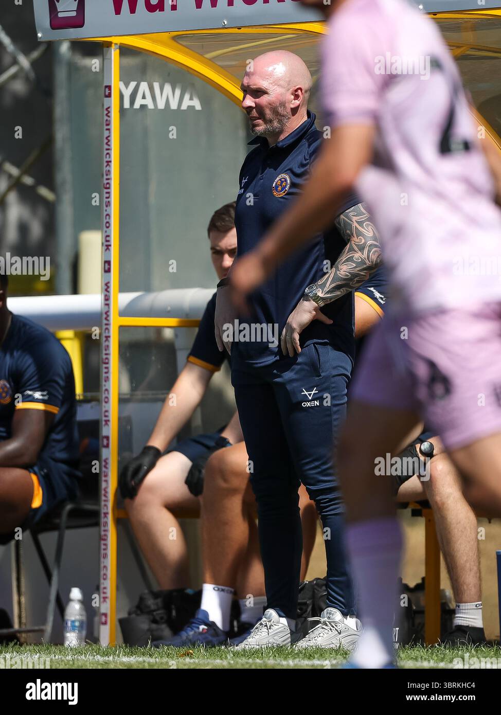 Il manager dello Shrewsbury Town Micheal Appleton durante l'amichevole pre-stagionale tra Leamington e Shrewsbury Town Foto Stock