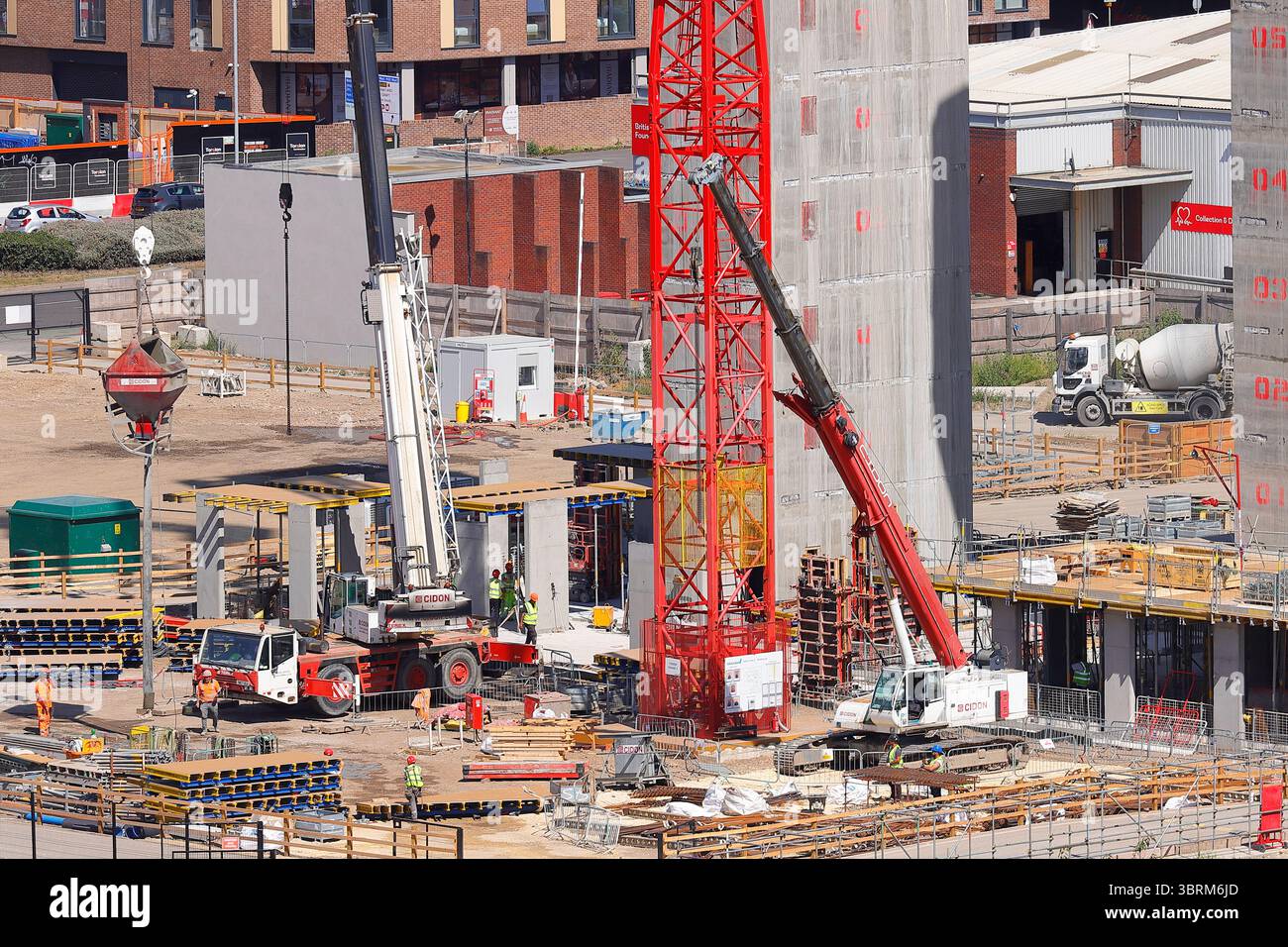 Sviluppo di giacimenti di legno in costruzione su Kirkstall Road a Leeds, West Yorkshire, Regno Unito Foto Stock