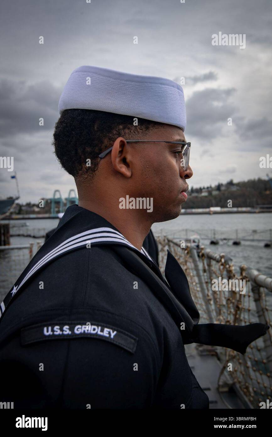 Manning the Rails (8935381). Foto Stock