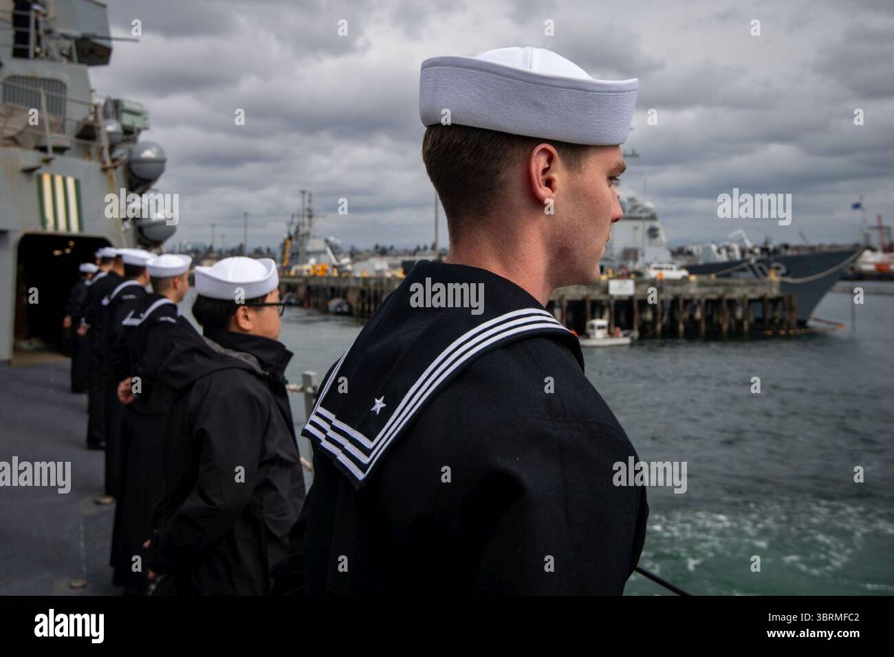Manning the Rails (8935383). Foto Stock
