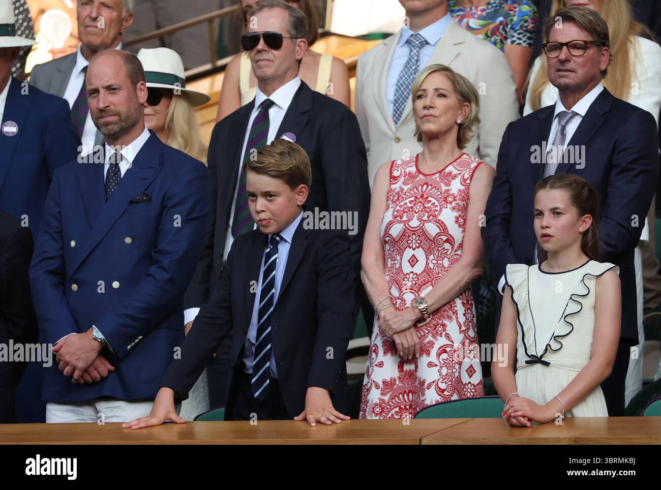 Londra, Regno Unito. 13 luglio 2025. William, Prince of Wales, Prince George e Princess Charlotte applaudono Jannik Sinner (non nella foto) il vincitore del Men's Wimbledon Singles match dopo aver sconfitto Carlos Alcaraz il quattordicesimo giorno del 2025 Wimbledon Championships a Londra domenica 13 luglio 2025. Foto di Hugo Philpott/UPI credito: UPI/Alamy Live News Foto Stock