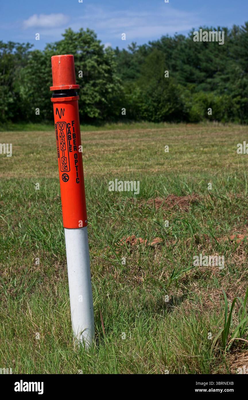 Palo per cavi in fibra ottica sotterranea Foto Stock