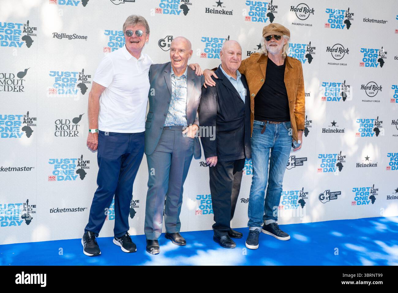 Londra, Regno Unito. 13 luglio 2025. L-R John Kennedy, Midge Ure, Harvey Goldsmith e Bob Geldof hanno partecipato al Just for One Day : The Live Aid Musical. Nel 40° anniversario del Live Aid, Just for One Day: The Live Aid Musical tenne uno speciale spettacolo di gala al Shaftesbury Theatre di Londra. Credito: SOPA Images Limited/Alamy Live News Foto Stock