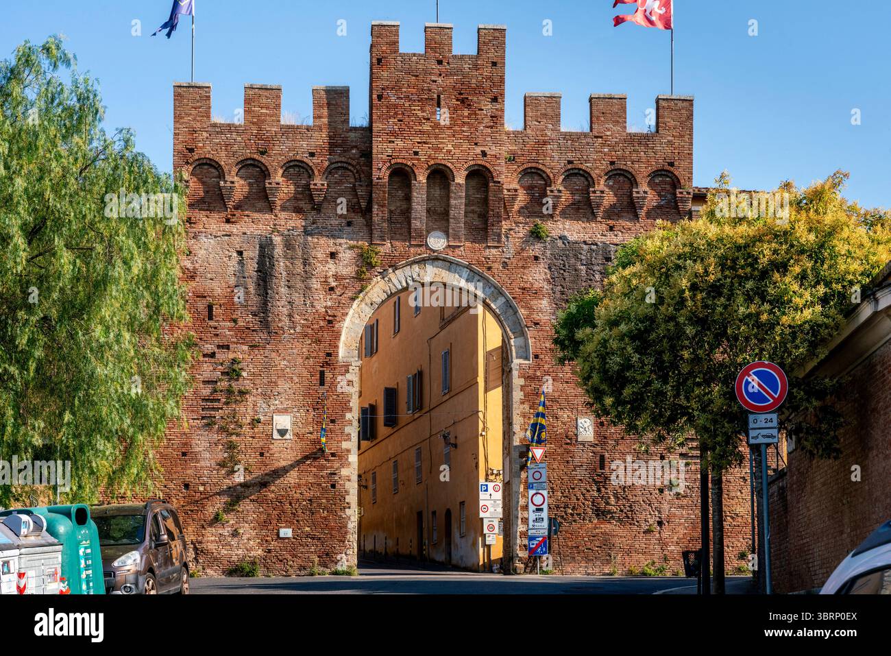 La porta Tufi (porta Tufi) mura medievali, Siena, Toscana, Italia. Foto Stock