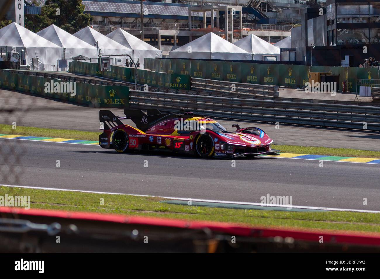 San Paolo, Brasile. 13 luglio 2025. SAN PAOLO, BRASILE - 13 LUGLIO: Ferrari 499P #50 dalla Ferrari AF Corse, guidata da Antonio fuoco (ITA), Miguel Molina (SPA) e Nicklas Nielsen (DEN) in azione durante il Campionato Mondiale Endurance FIA 6 ore di San Paolo 2025 a Autódromo José Carlos Pace il 13 luglio 2025, a San Paolo, Brasile. (Foto di Leandro Bernardes/PxImages) credito: PX Images/Alamy Live News Foto Stock
