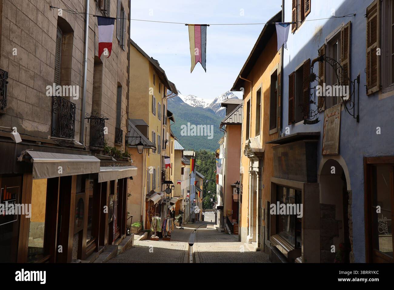 Strada tipica, città di Brianza, dipartimento delle alte Alpi, Francia Foto Stock