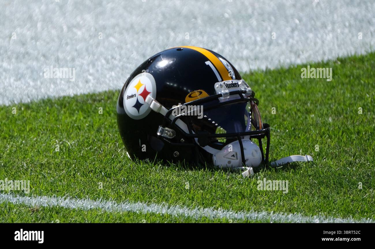 20 settembre 2020: Steelers Helmet durante i Pittsburgh Steelers vs Denver Broncos all'Heinz Field di Pittsburgh, PA. Jason Pohuski/CSM (immagine di credito: &Copy; Jason Pohuski/CSM tramite cavo ZUMA) Foto Stock