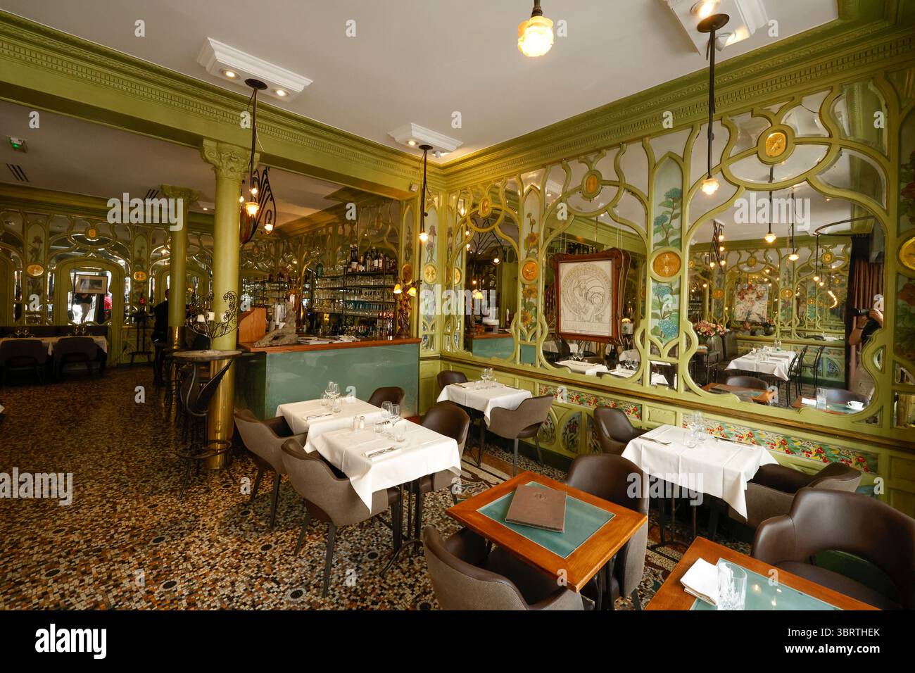 BOUILLON CHARTIER, UNA LEGGENDARIA SALA DA PRANZO PARIGINA Foto Stock