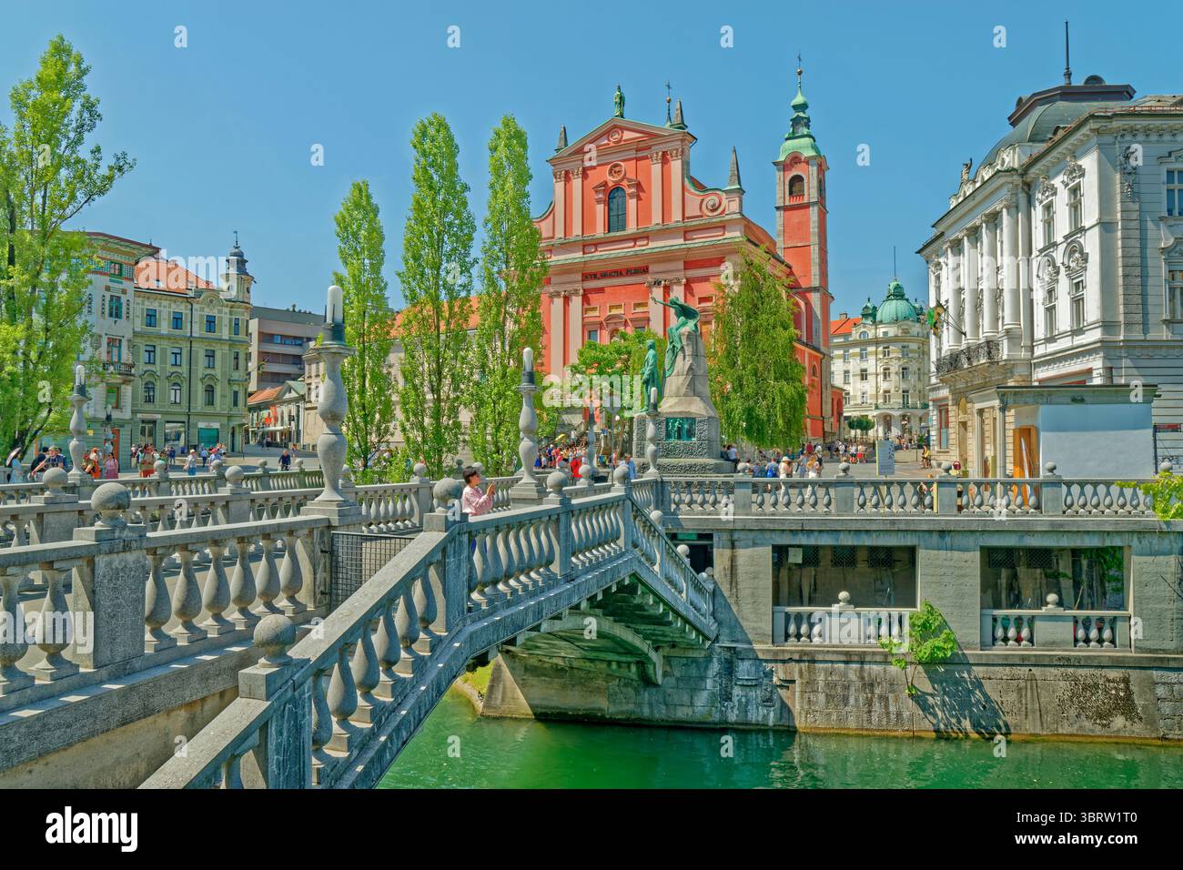 Il fiume Ljubljanica nel centro di Lubiana, la capitale dello stato della Slovenia nei Balcani settentrionali. Foto Stock