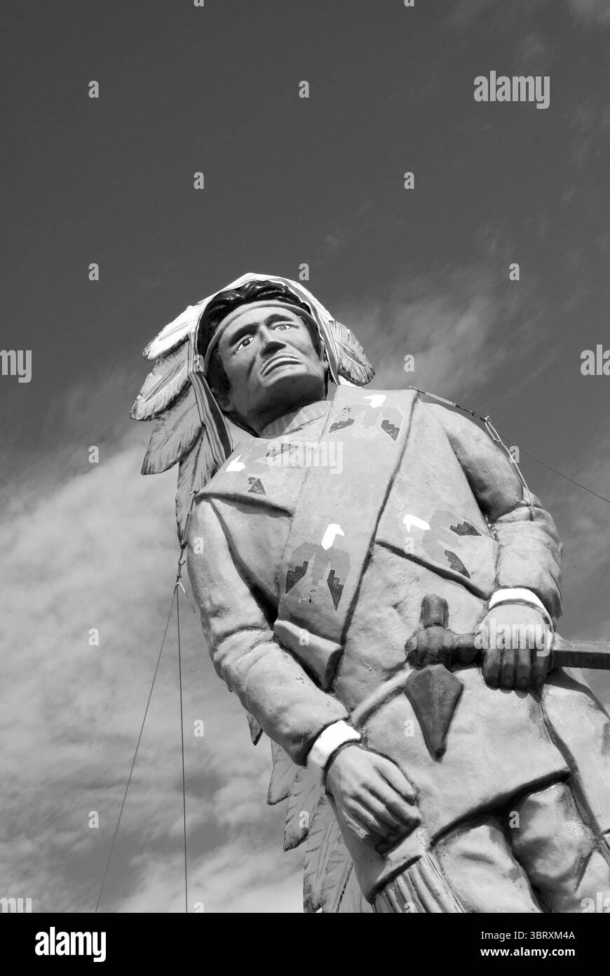 Statua indiana al Navajo Travel Plaza di Gallup, New Mexico, Stati Uniti. Foto Stock