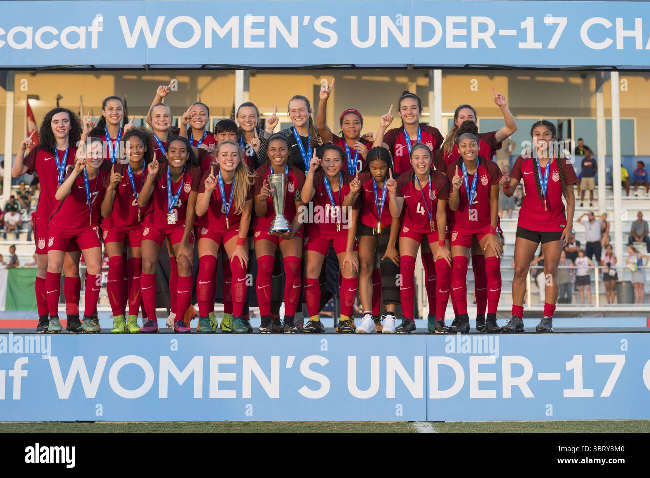 12 giugno 2018 - Bradenton, Florida, Stati Uniti - Bradenton, FL - domenica 12 giugno 2018: CONCACAF Awards, USA durante un match di finale del Campionato femminile U-17 tra USA e Messico all'IMG Academy. Gli Stati Uniti hanno sconfitto il Messico 3-2 vincendo il campionato. (Immagine di credito: © Roy K. Miller/ISIPhotos via ZUMA Wire) Foto Stock