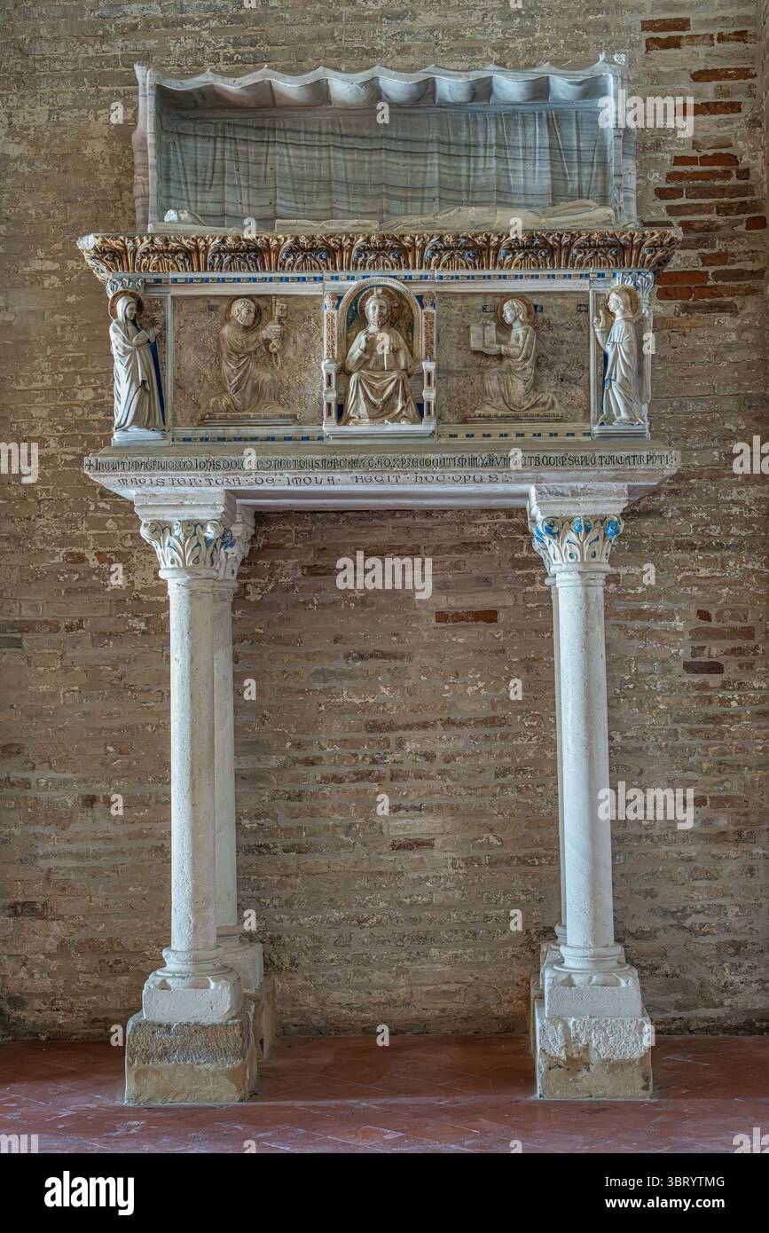 Santa Maria Assunta, Cattedrale di fermo, monumento funebre a Giovanni Visconti d'Oleggio, vicario del Papa. Fermo, regione Marche, Italia, Europa Foto Stock