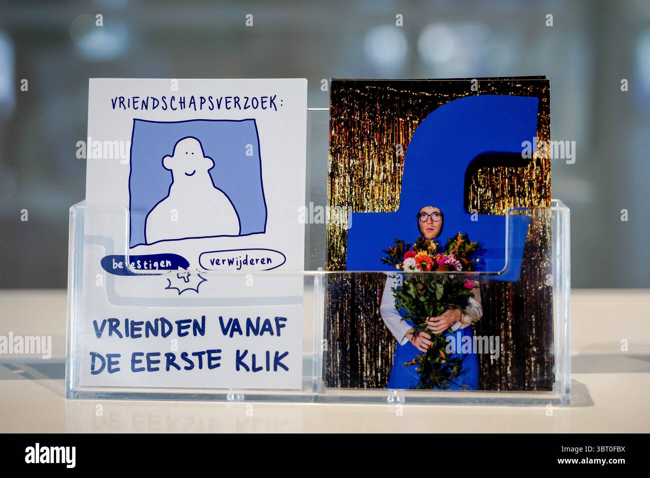 UTRECHT - la costruzione del Museo Facebook a Utrecht Centraal. L'iniziativa proviene dall'organizzazione artistica di Utrecht SETUP, che vuole utilizzare il museo per sensibilizzare sull'uso della piattaforma Facebook. ANP ROBIN VAN LONKHUIJSEN netherlands Out - belgio Out Foto Stock