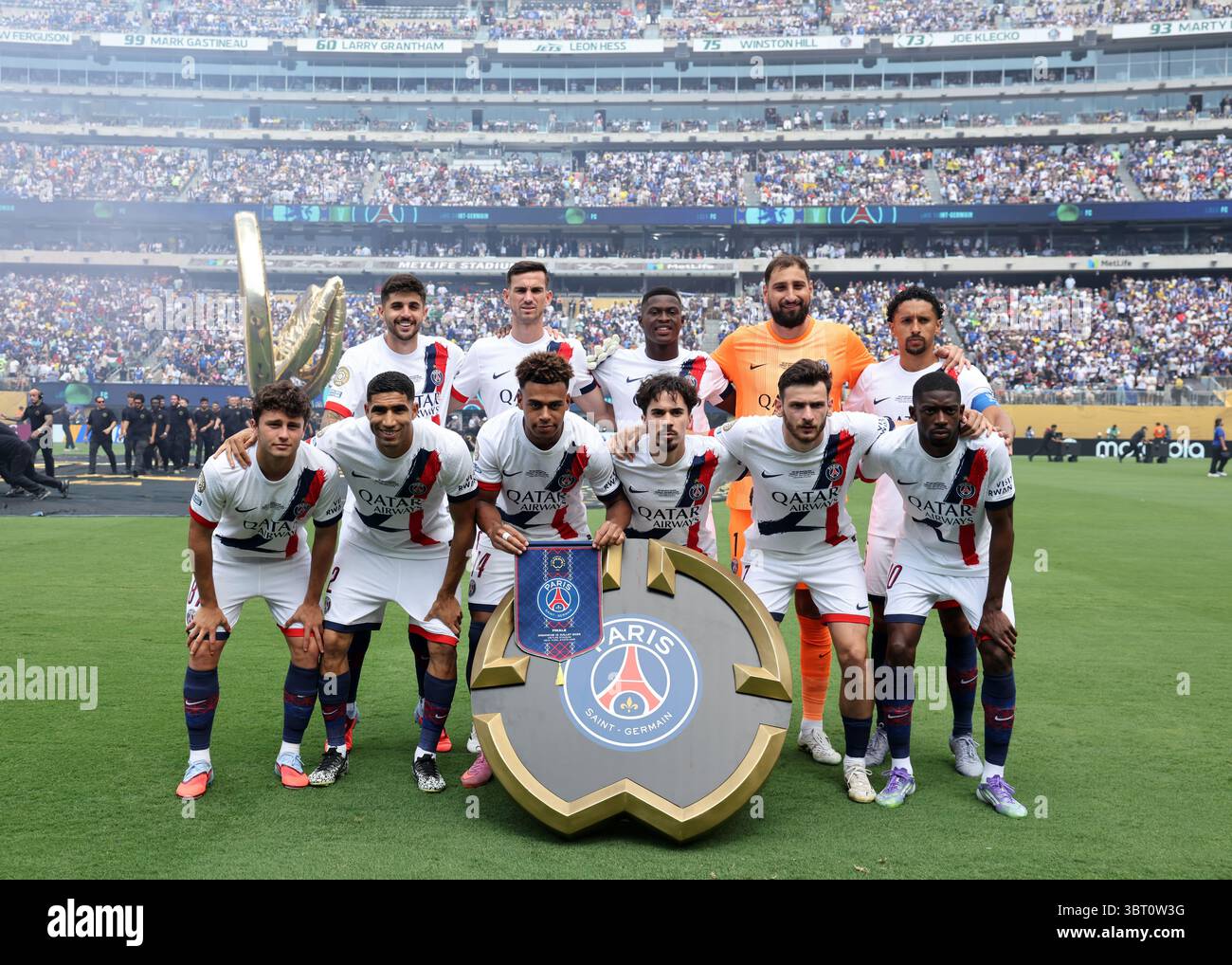 New Jersey, Stati Uniti. 13 luglio 2025. La squadra PSG si schiera durante la finale della Coppa del mondo per club FIFA Chelsea vs Paris Saint Germain al Metlife Stadium, New Jersey. Il credito per immagini dovrebbe essere: David Klein/Sportimage Credit: Sportimage Ltd/Alamy Live News Foto Stock