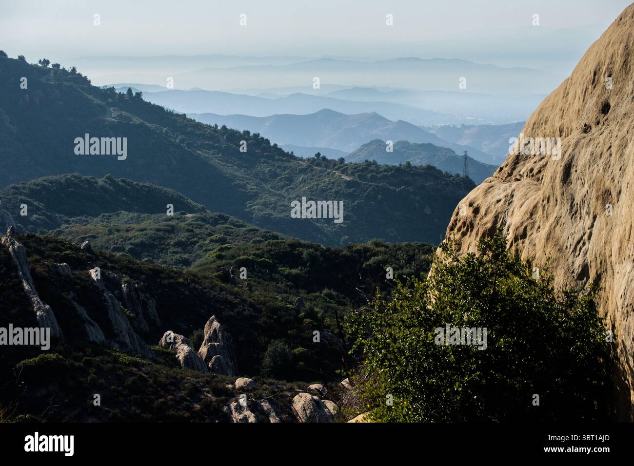 Vista dal Backbone Trail vicino a Corral Canyon Road, Malibu, California. Foto Stock